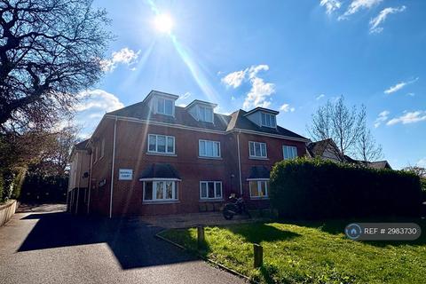 2 bed flat/apartment for rent in Wimborne Road, Bournemouth, BH11