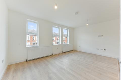 1 bedroom apartment to rent, Kingston Road, London SW20