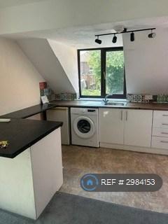 Apartment in Southampton, Sholing - More