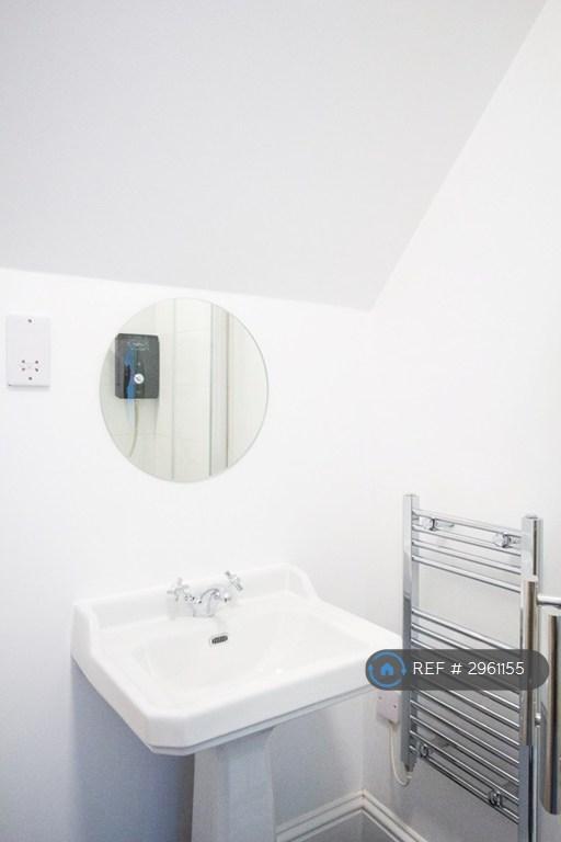 Apartment in Salford, Greater Manchester - View 4
