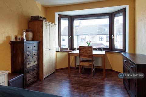 1 bedroom in a house share to rent, Rainsford Way, Hornchurch, RM12