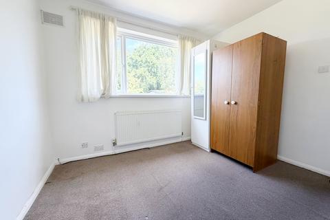 2 bedroom flat to rent, Blythe Close,  London, SE6