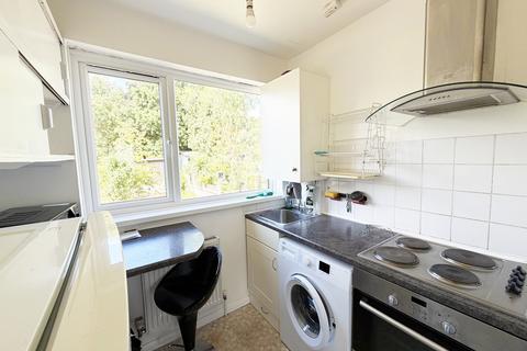 2 bedroom flat to rent, Blythe Close,  London, SE6