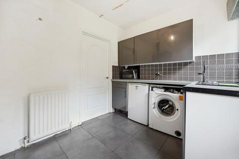 2 bedroom ground floor flat for sale, Colinton Place, Greenfield