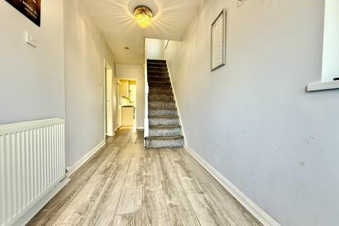 3 bedroom semi-detached house to rent, Aberdale road, West Knighton, Leicester