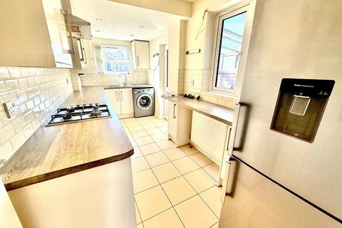 3 bedroom semi-detached house to rent, Aberdale road, West Knighton, Leicester