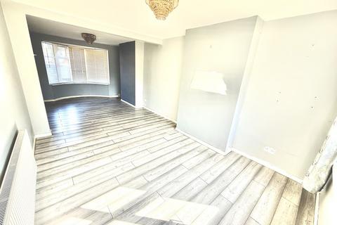 3 bedroom semi-detached house to rent, Aberdale road, West Knighton, Leicester