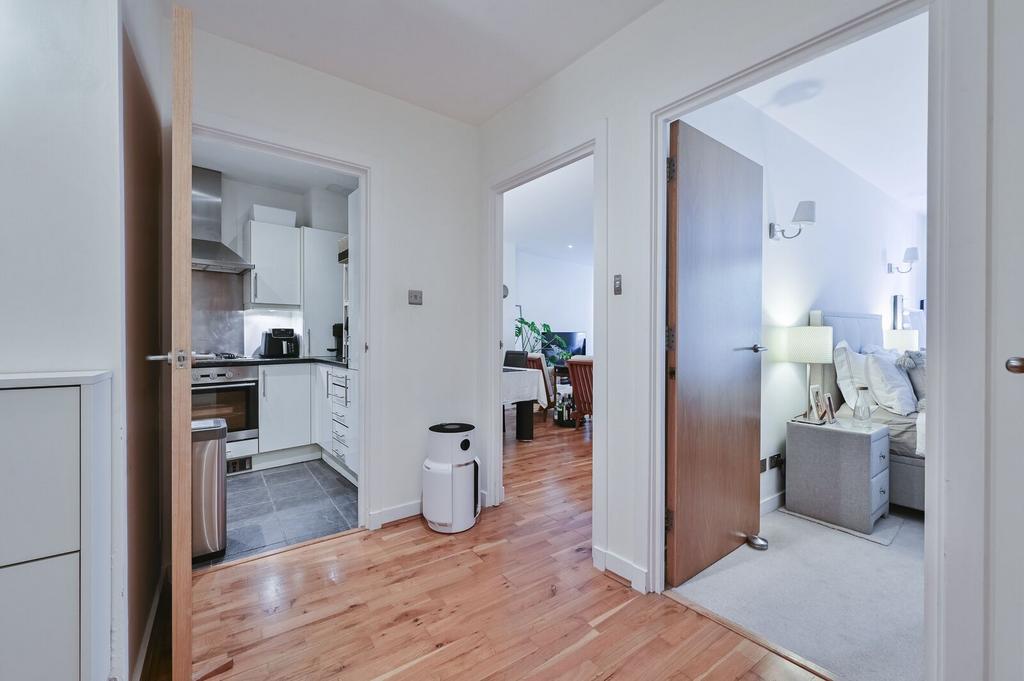 Islington Green, Islington, London, N1 - View 4