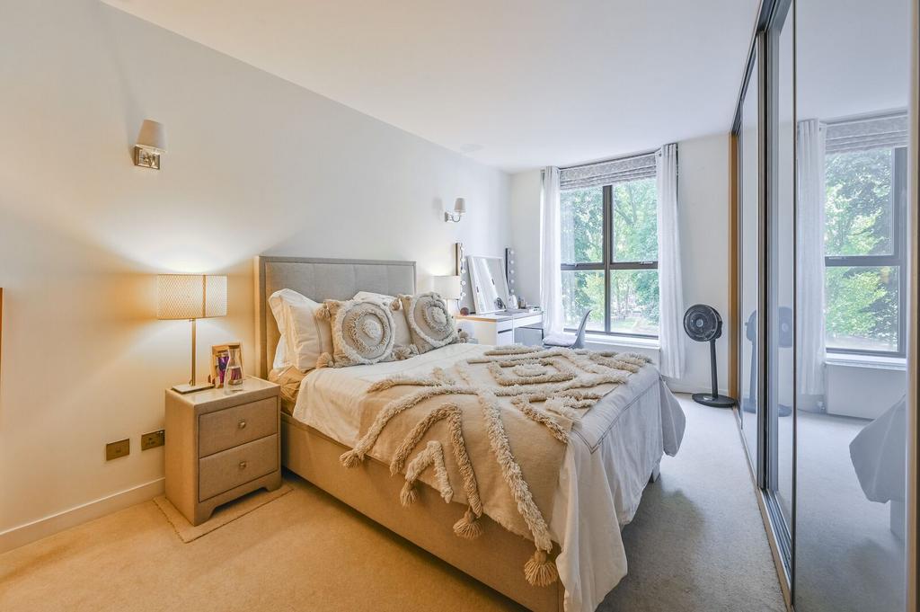 Islington Green, Islington, London, N1 - More