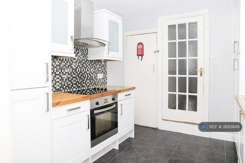 3 bedroom terraced house to rent, Caledon Road, London, E6