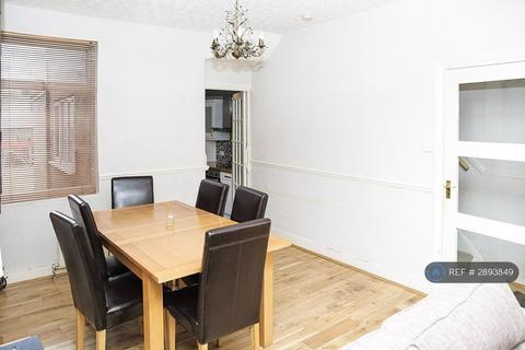 3 bedroom terraced house to rent, Caledon Road, London, E6