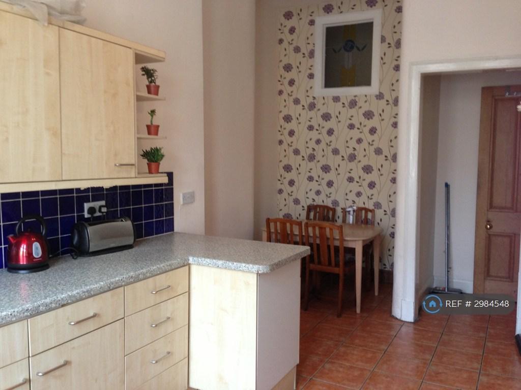 Apartment in Glasgow, North Kelvinside, Hillhead - View 2