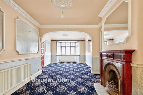 Kings Avenue, Romford RM6
