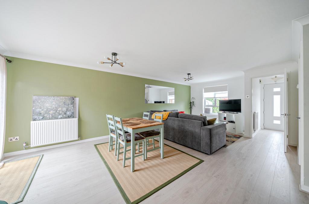 Headley Road East, Woodley, Reading - View 2