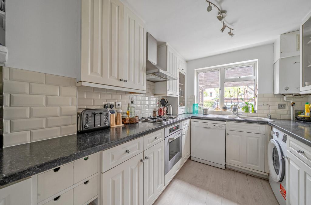 Headley Road East, Woodley, Reading - View 3