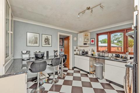 4 bedroom detached house for sale, Chestnut Place, Weymouth