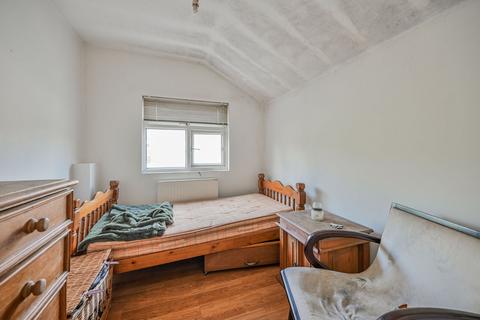 Avondale Road, London, N15, Harringay, London, N15