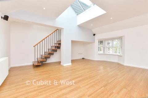 Great Ellshams, Banstead SM7