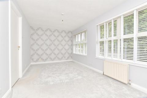 Great Ellshams, Banstead SM7
