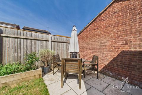 2 bedroom semi-detached house for sale, Yarwell Drive, Maltby, Rotherham, S66