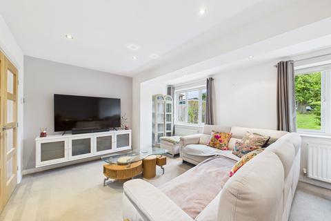 4 bedroom end of terrace house to rent, The Poplars, Boxmoor, HP1