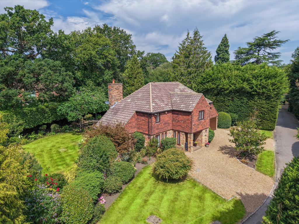 Detached house exterior, driveway, garden