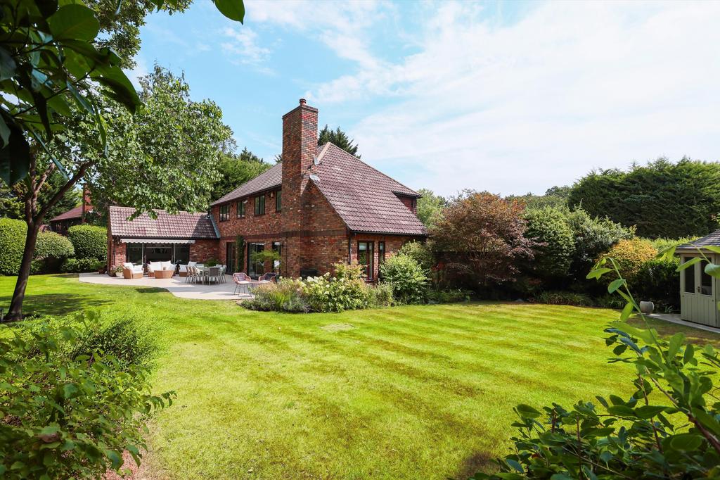 Detached house exterior, garden