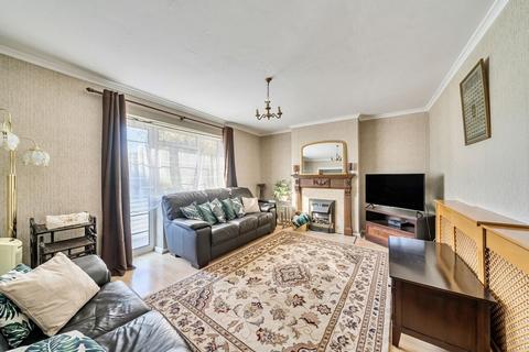 Garden Close, Ruislip, HA4