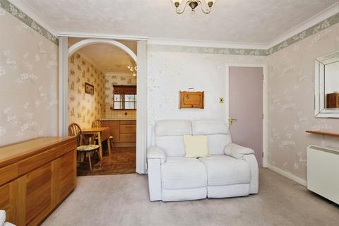 1 bedroom ground floor flat for sale, Granville Road, Eastbourne