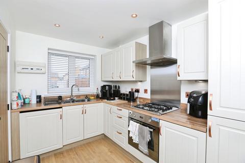 2 bedroom end of terrace house for sale, Daffodil Avenue, Minster On Sea, Sheerness