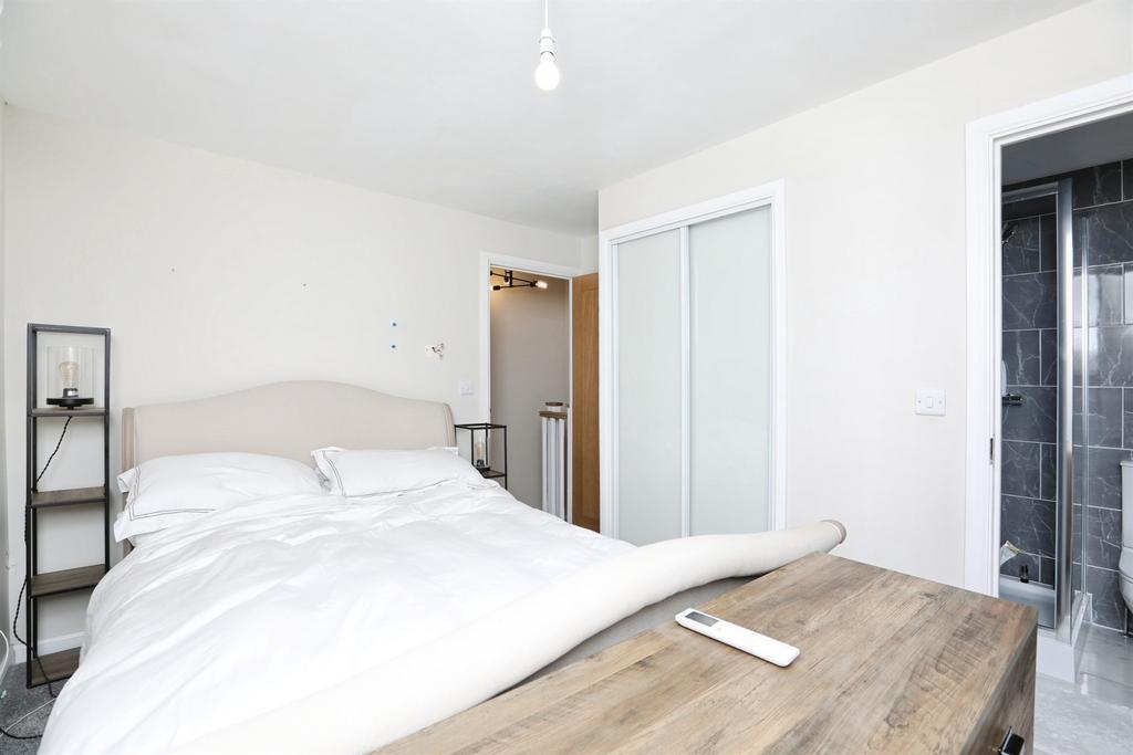 Master bedroom, en suite