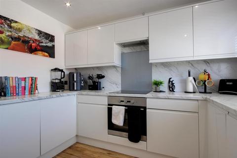 2 bedroom flat for sale, Elm Tree Court, Cottingham