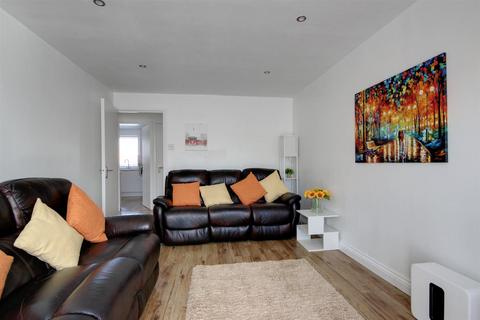 2 bedroom flat for sale, Elm Tree Court, Cottingham