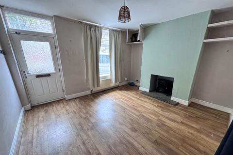 2 bedroom end of terrace house to rent, Hollins Avenue, Buxton