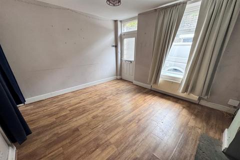 2 bedroom end of terrace house to rent, Hollins Avenue, Buxton