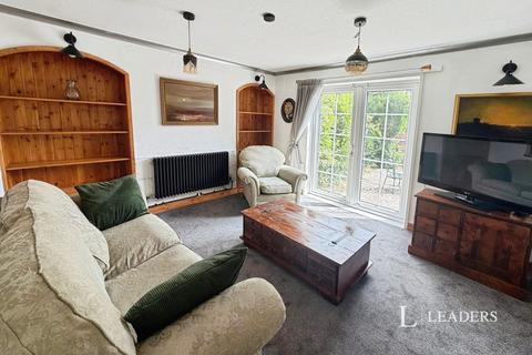 3 bedroom semi-detached house to rent, Knightthorpe Road, LE11