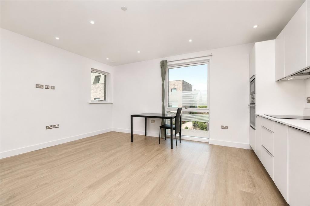 Apartment in Cambridge, Eddington - View 3