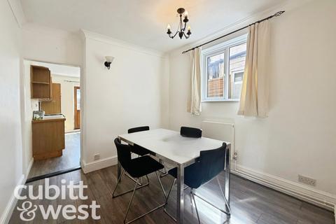 3 bedroom terraced house to rent, Heidelberg Road Southsea PO4