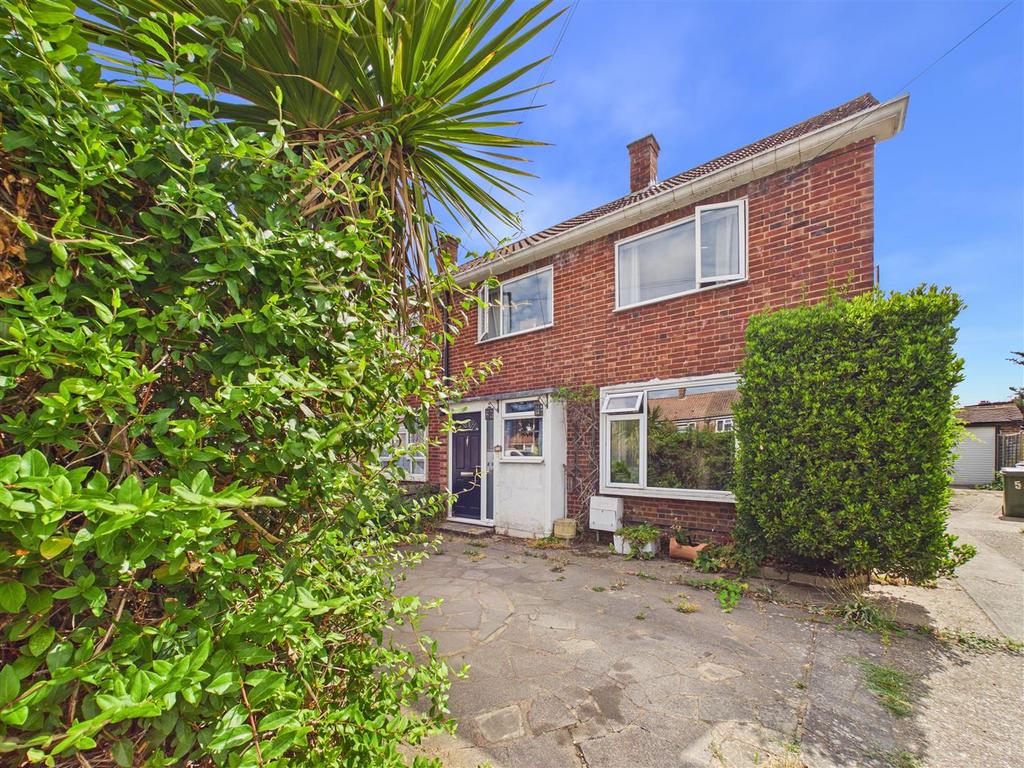 Detached house exterior, garden