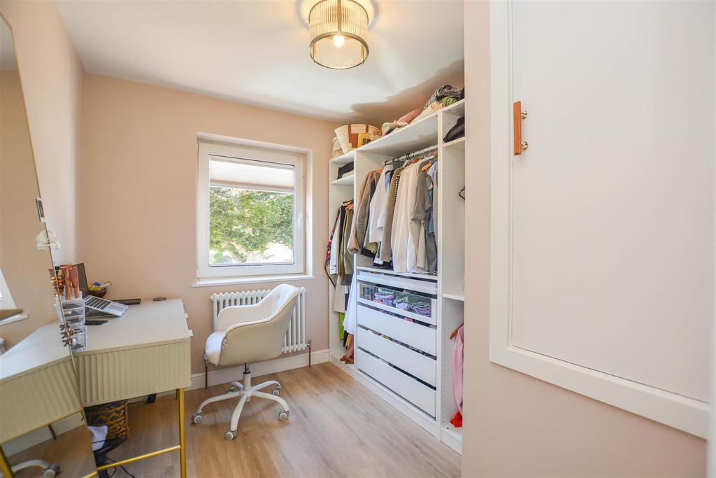 Walk-in wardrobe