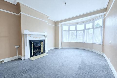 2 bedroom flat for sale, Hamilton Crescent, Palmers Green, N13