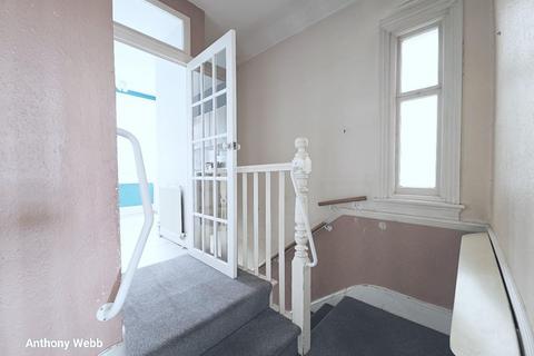 2 bedroom flat for sale, Hamilton Crescent, Palmers Green, N13