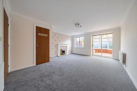 3 bedroom terraced house to rent, Grebe Road, Bicester, OX26