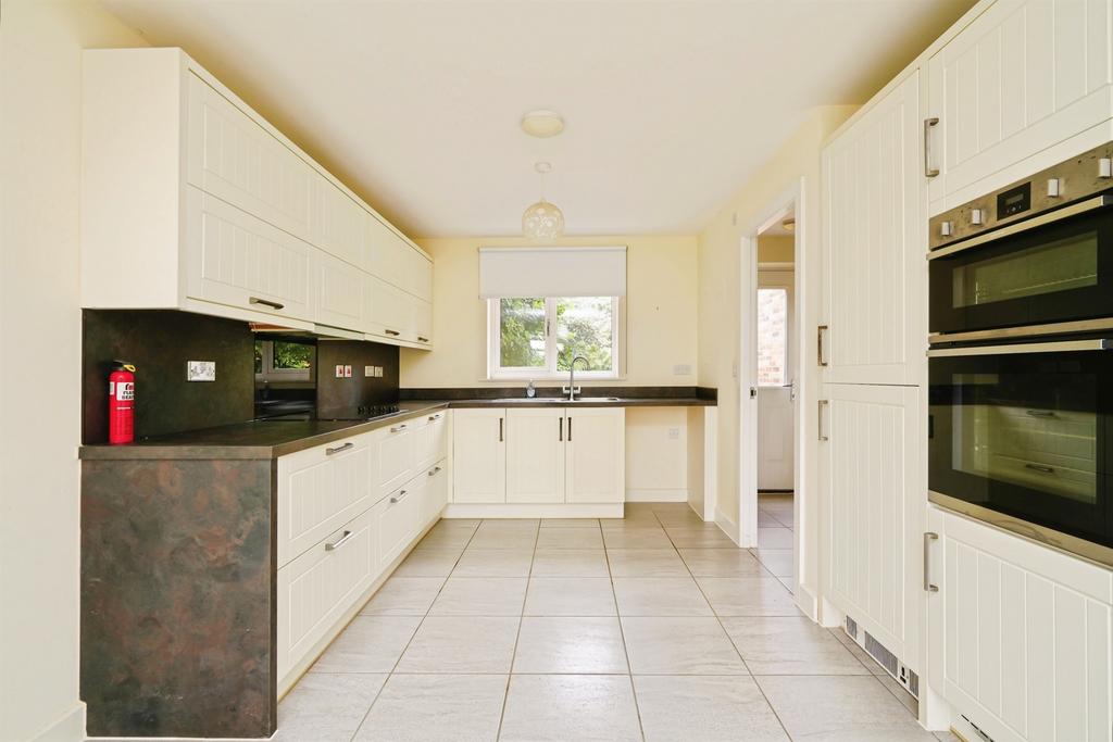 House in Bicester - View 2