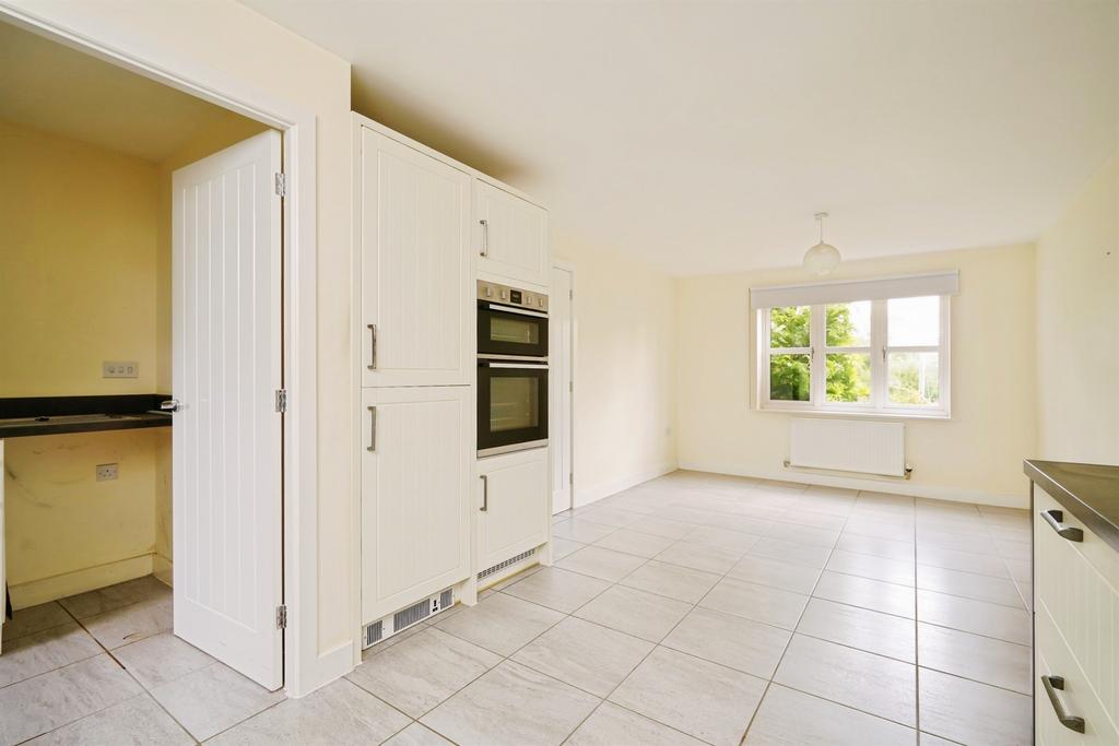 House in Bicester - More