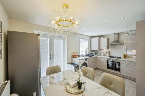 3 bedroom semi-detached house for sale, Collier Close, New Rossington, Doncaster