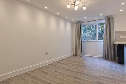 1 bedroom flat to rent, Trotwood, Chigwell IG7