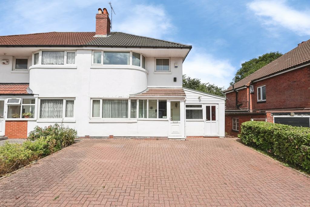 Detached house exterior, driveway