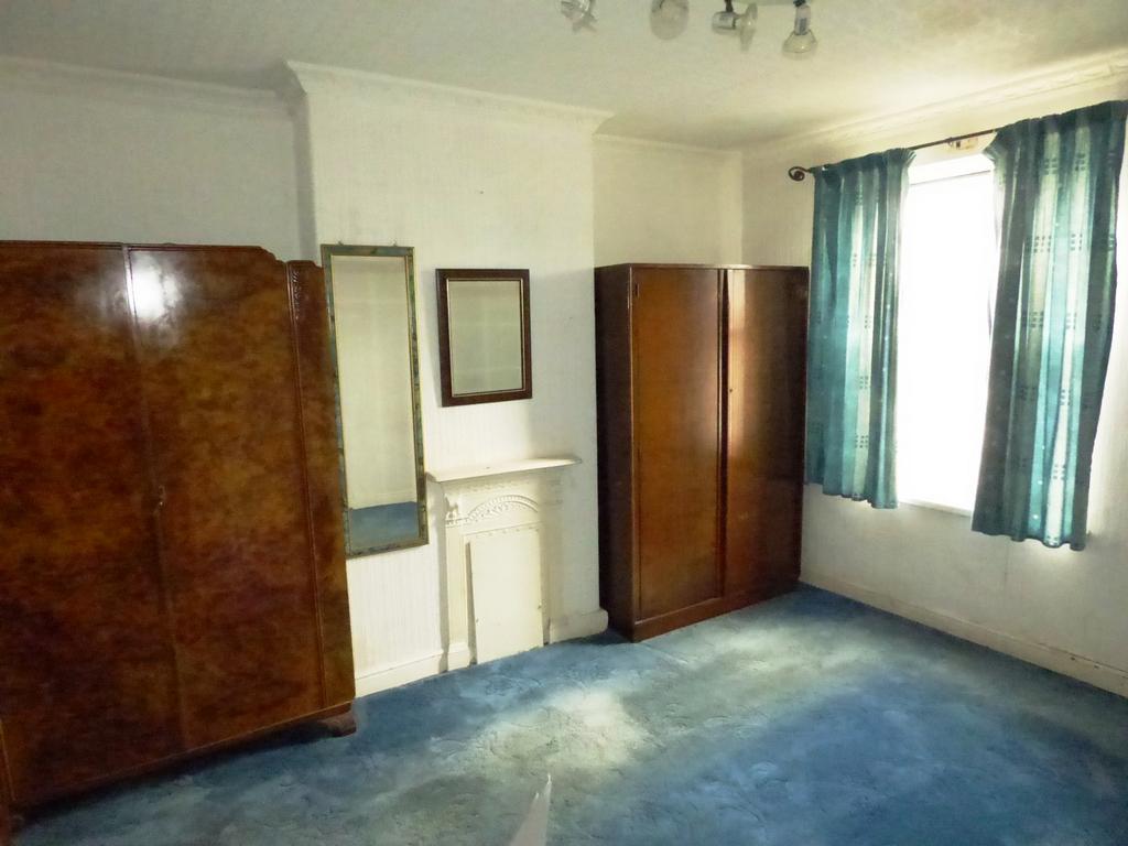 Bedroom, fireplace