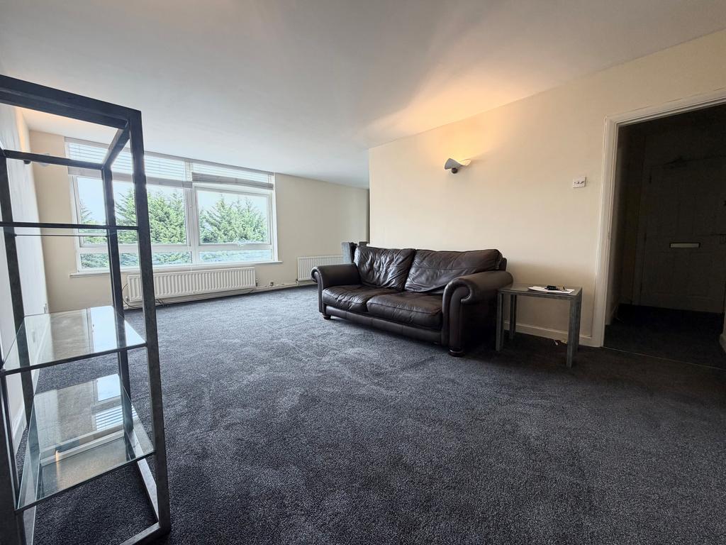 Apartment in Solihull, Ulverley Green - View 3